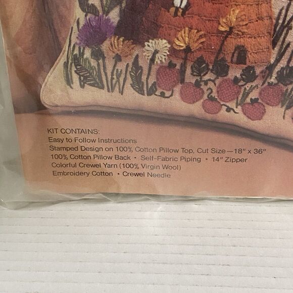 VTG 1972 Avon Creative Needlecraft Crewel Embroidery Pillow Kit "The Bee Garden" - Picture 3 of 6